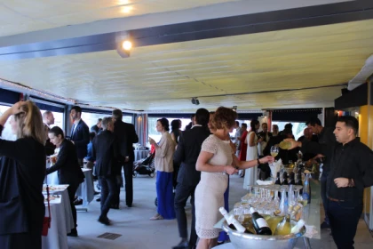 Cell celebration aimeim for two persons - app.name