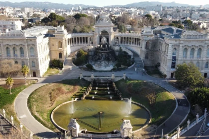 Balade en tuk tuk autour du Palais Longchamp. - app.name