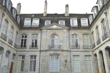 BESANÇON AU SIÈCLE DES LUMIÈRES : FLORAISON DES HÔTELS PARTICULIERS SOUS LOUIS XV - app.name