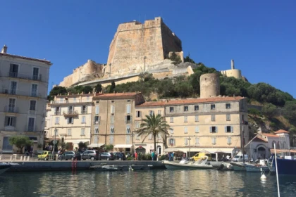 Bonifacio et ses falaises  - app.name