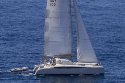 Catamaran sail ride in Frioul islands - Bonjour Fun