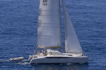 Catamaran à voile devant Marseille (départ l'Estaque) - app.name