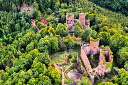 CHASSE AUX TRÉSORS LUTZELBOURG (À PIED) - app.name