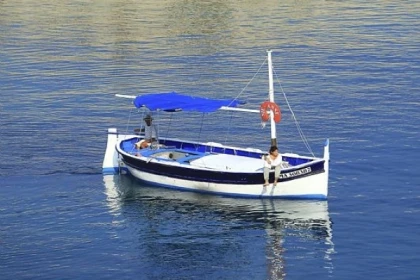 2-hour historical heritage tour on board a barquette from Marseille - Bonjour Fun