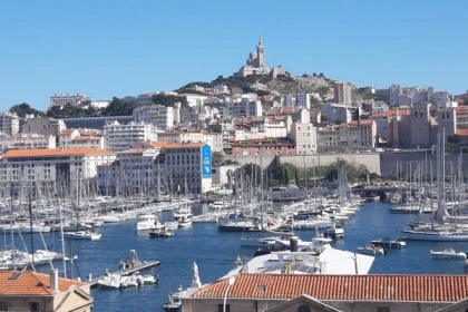 Circuits en Van à la journée (jusqu'à 7  personnes) - app.name