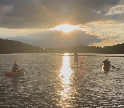Coucher de Soleil sur l'eau au Lac de Lourdes - app.name