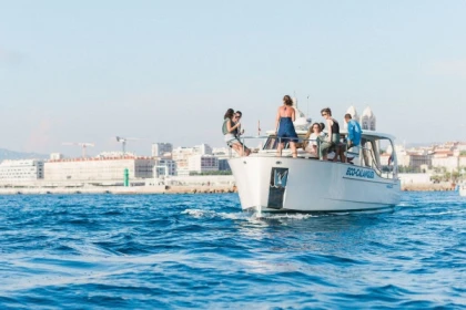 Half-day cruise and swimming in the Calanques National Park  - Eco 1 - Bonjour Fun
