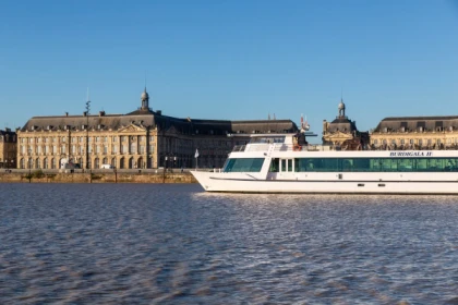 See Bordeaux from the river - Bonjour Fun