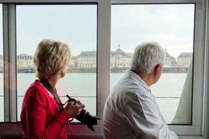See Bordeaux from the river - Bonjour Fun