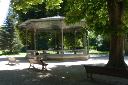 De la feuille à la pierre : Trésors de nos parcs et jardins publics - app.name