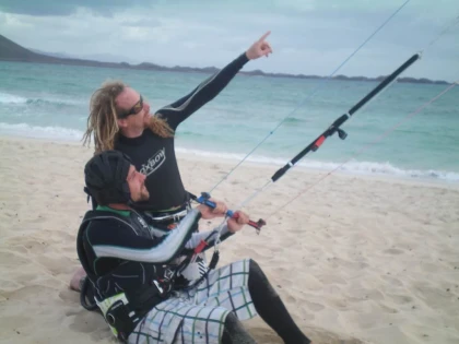 Découverte: cours de kitesurf avec 1 aile pour 2 (1 cours) - app.name