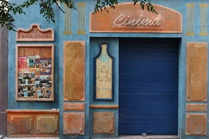 Discover the panier disctrict by tuk tuk - Bonjour Fun