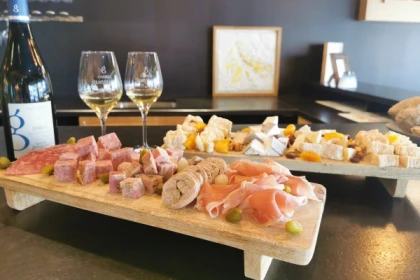 Dégustation de 5 vins et assiette gourmande - app.name