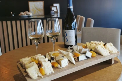 Wine tasting with cheeses - Bonjour Fun