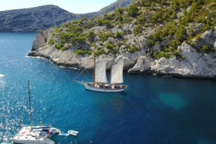 Half-day sailing & swimming trip in the Frioul Calanques - Bonjour Fun