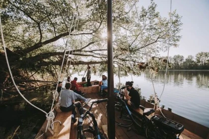 Destination Chenonceau : Balade historique et dégustation en vélo électrique - app.name
