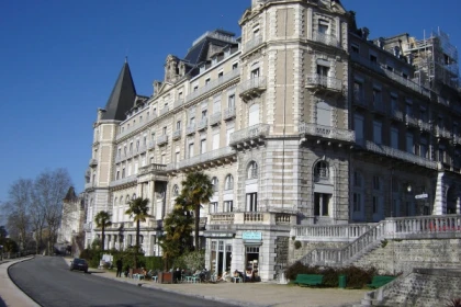 Destination Pau, l'histoire du Tourisme et de Pau de 1870 à nos jours - app.name