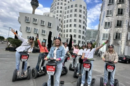 Düsseldorf: Rheintour mit dem Segway (max. 120 Min) - Bonjour Fun