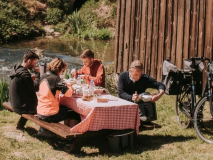 Écluses et pressoirs en vallée du Cher : Balade gourmande en vélo électrique - app.name