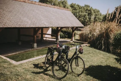 Écluses et pressoirs en vallée du Cher : Balade gourmande en vélo électrique - app.name
