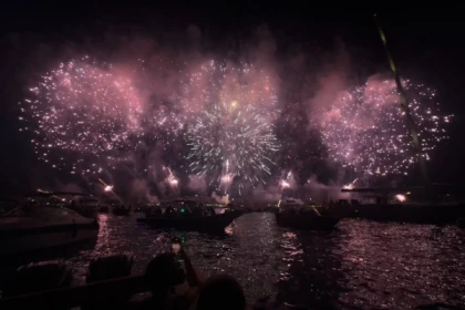Fireworks catamaran - Bonjour Fun