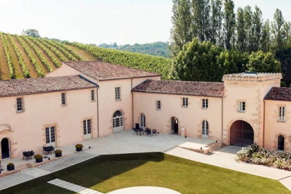 Exploration aérienne en avion du CHATEAU MALROME avec Commentaires immersifs - app.name