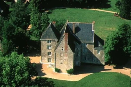 Exploration en avion du CHATEAU DE SACHE-BALZAC avec Audioguide culturel immersif - app.name