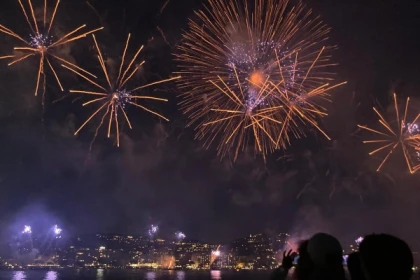 Fireworks at sea - Cannes - Bonjour Fun
