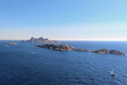 Hike to Calanque of Marseilleveyre - Bonjour Fun