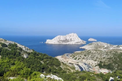 Hike to Calanque of Marseilleveyre - Bonjour Fun