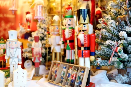 Unusual treasure hunt on the Christmas market (Riquewihr) - Bonjour Fun