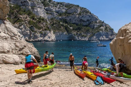 Discovery day: The Calanques by sea kayak. - Bonjour Fun
