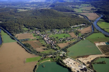 LE LONG DE LA VOIE ROMAINE, À OSSELLE - app.name