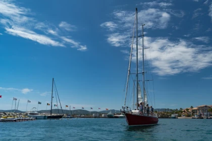 Les voiles de Saint-Tropez - La Brigante - app.name