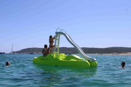 Pedal boat rental - Bonjour Fun