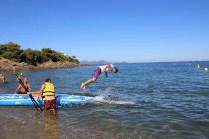 Giant Stand Up Paddle Rental - Bonjour Fun