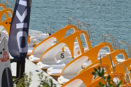 Location pédalos  avec ou sans toboggan - Lac de St-Cassien - app.name