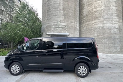 Vehicle and chauffeur at your service (6 to 8 hrs - Day) - Bonjour Fun