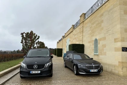 Vehicle and chauffeur at your service (6/8 hrs - Night) - Bonjour Fun