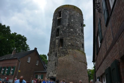 Neuss: Schloss Dyck-Tour (max. 120 Min) - Bonjour Fun