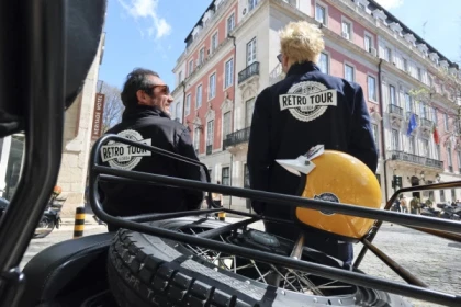 OTA | Tour rétro à Lisbonne | Side-car Street-Art | 1h00 - Bonjour Fun