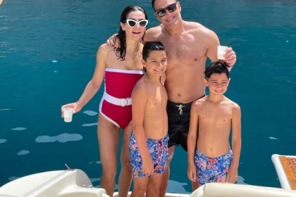 Private boat tour of the Amalfi Coast on yacht Cranchi Zaffiro 34 - Bonjour Fun