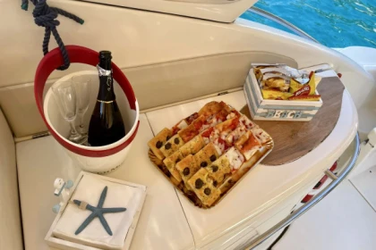 Private boat tour of the Amalfi Coast on yacht Cranchi Zaffiro 34 - Bonjour Fun