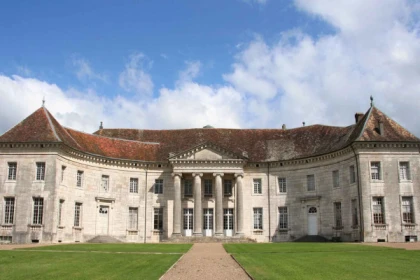 RETOUR À L’ÉLÉGANCE AU CHÂTEAU DE MONCLEY - app.name