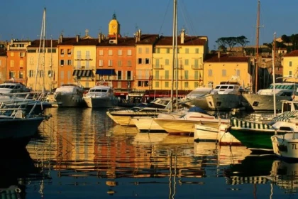 Saint Tropez: Village provençal & plages secrètes - app.name
