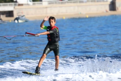 Water skiing and Wakeboarding - Bonjour Fun