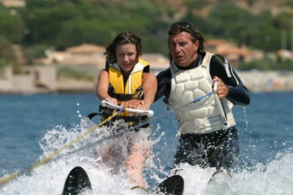 Ski nautique/wakeboard -  plage de la Nartelle - app.name