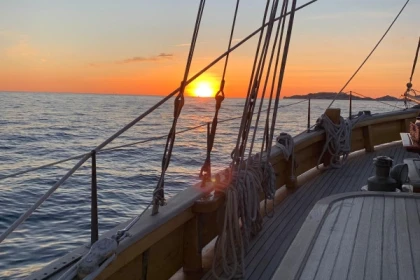 Evening sailing cruise in the Frioul's Island - Bonjour Fun