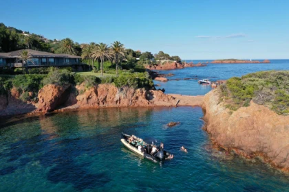 Sortie en mer roches rouges au départ de Fréjus - app.name