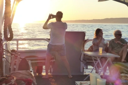 Boat privatization – Enjoy the sunset off Marseille - sweet prices of the mild season - Bonjour Fun